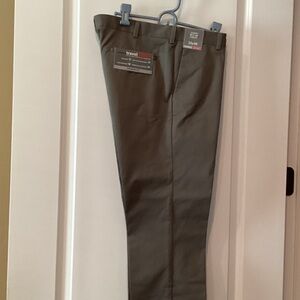 Roundtree & Yorke Men's Charcoal Chinos